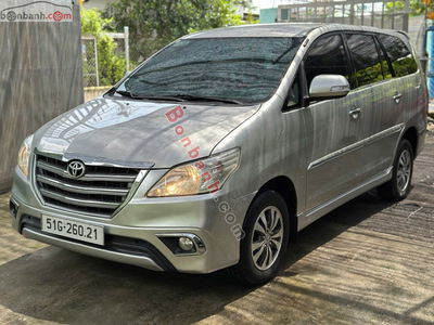 Xe Toyota Innova 2.0V 2016
