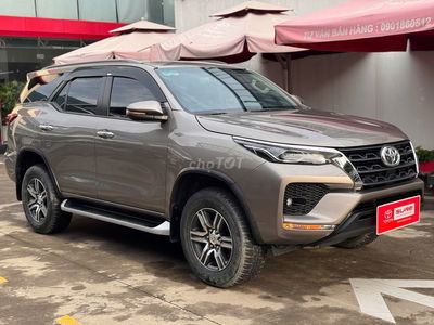 Toyota Fortuner DẦU TỰ ĐỘNG 1 CẦU 2022 màu đồng