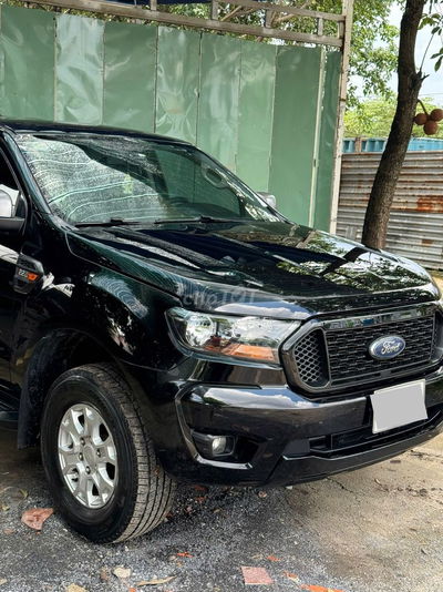 Bán Ford Ranger XLS dk 2023 số sàn màu đen mua mới