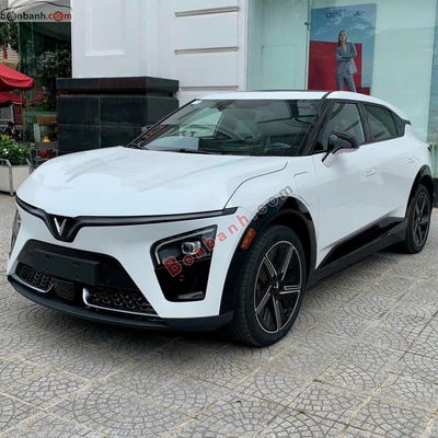 Xe VinFast VF7 Plus 2025