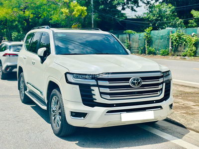 Toyota Land Cruiser LC300 2024, có VAT, hơn 5 tỷ