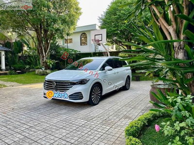 Xe Volkswagen Viloran Luxury 2024