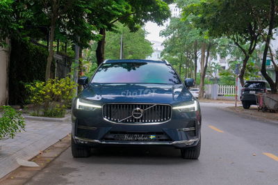 Volvo XC60 2025 Ultimate Dark B6 AWD - 4000 km