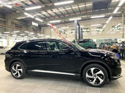 Xe VinFast VF8 Eco 2025