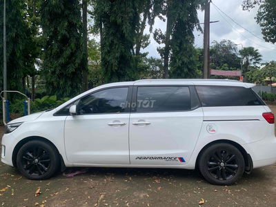 Kia Sedona 2016 2.2 DAT - 110000 km