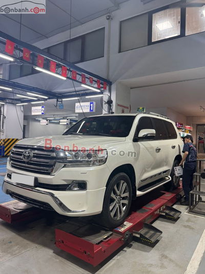 Xe Toyota Land Cruiser VX.R 4.6 V8 2016