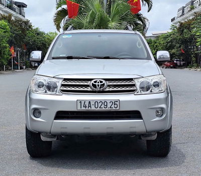 Toyota Fortuner 2.7 V 2011 - 315 Triệu