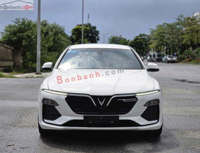 Xe VinFast Lux A 2.0 Base 2.0 AT 2020