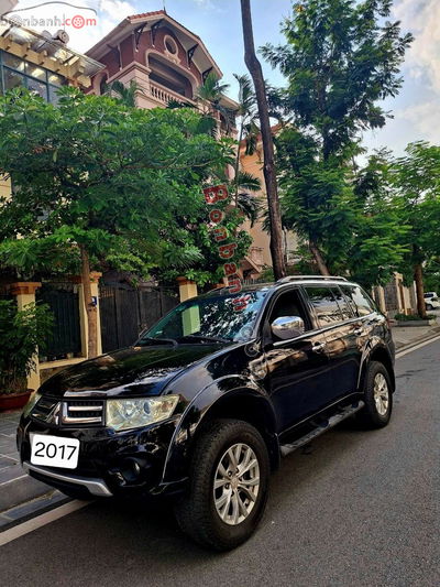 Xe Mitsubishi Pajero Sport 2017