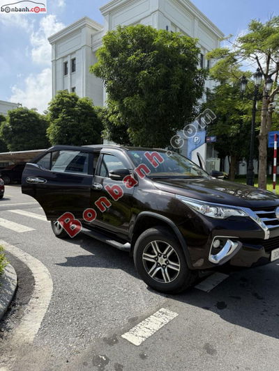 Xe Toyota Fortuner 2.7V 4x2 AT 2017