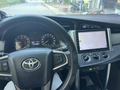 Toyota Innova 2016 2.0E - 900000 km