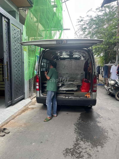 Toyota Hiace 2010 Commuter 2.7 - 200000 km