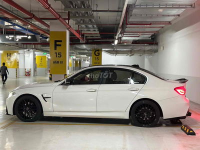 BMW 3 Series 2015 320i - 85000 km