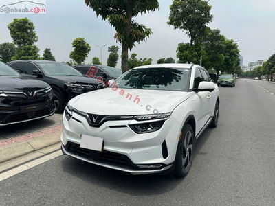 Xe VinFast VF8 Eco AWD 2023