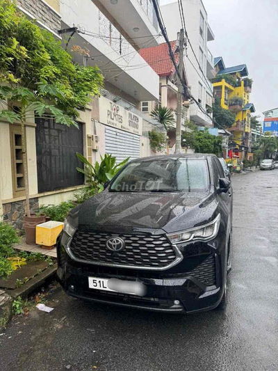 Innova Cross V 2025 - 4500 km