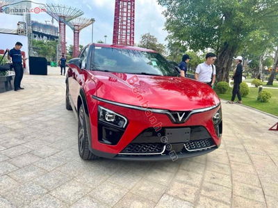 Xe VinFast VF7 Plus 2025