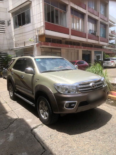 Toyota Fortuner 2010 2.7V - 120000 km