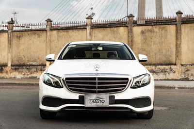 Mercedes E200 Model 2017 - Hỗ trợ Bank - Trắng Nâu