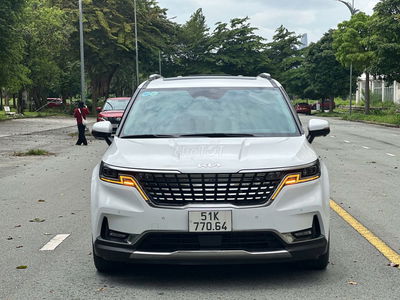 Kia Carnival 2023 Signature 2.2D - 25000 km
