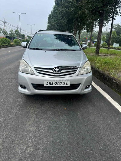 Toyota Innova 2009 G - 100000 km