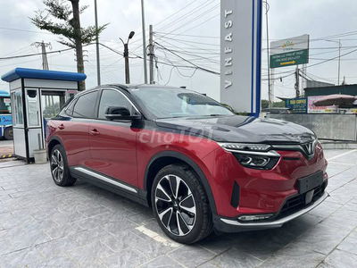 VF8 Eco: Mạnh Mẽ, Tiết Kiệm, Đậm Chất Tương Lai
