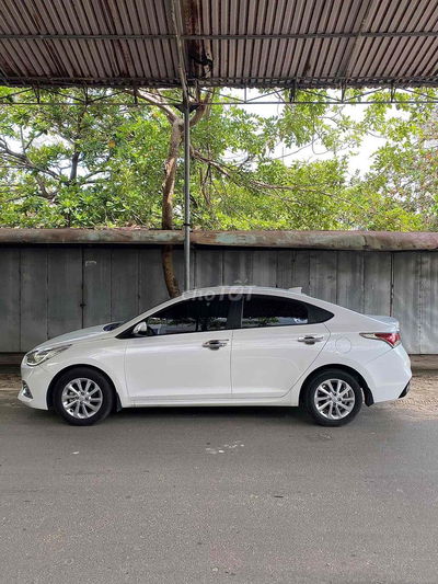 Hyundai accent số tự động