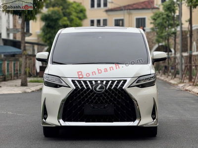 Xe Lexus LM 350 2022