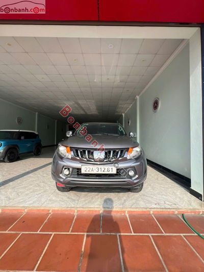 Xe Mitsubishi Triton 4x2 AT 2019
