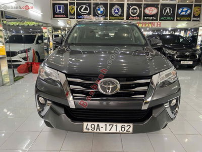 Xe Toyota Fortuner 2.7V 4x2 AT 2017