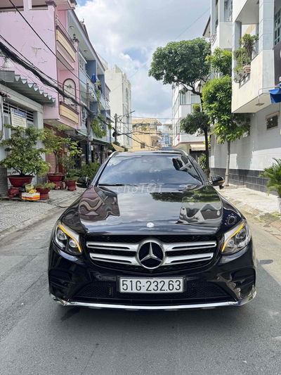 Mercedes Benz GLC300 4matic model 2017 - 62000 km