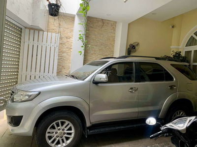 Gia đình cần bán xe Toyota Fortuner bản V cao cấp