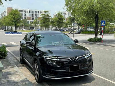 VinFast VF8 2023 Eco - xe đi 1v2