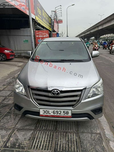 Xe Toyota Innova 2.0E 2015
