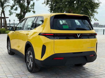 LIMO GREEN SẲN XE GIAO NGAY+90TR NHẬN XE NGAY