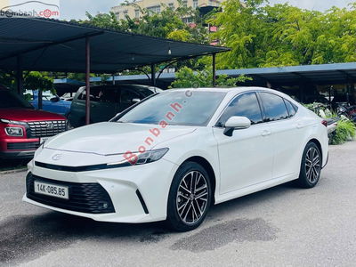 Xe Toyota Camry 2.0Q 2025