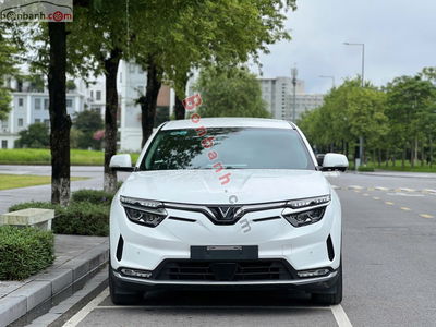 Xe VinFast VF8 Eco AWD 2022