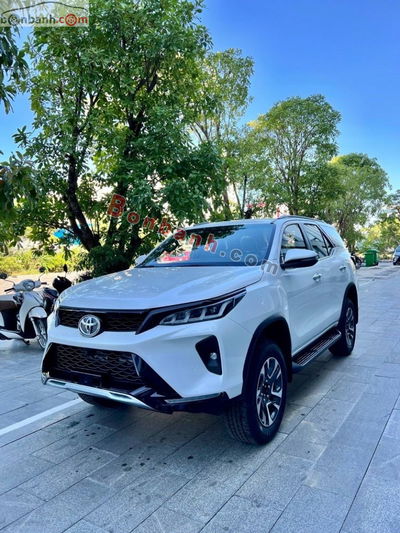 Xe Toyota Fortuner Legender 2.4L 4x2 AT 2025