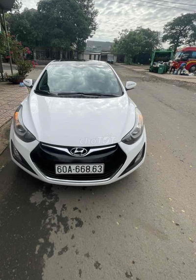 Hyundai Elantra 2014 số tự động