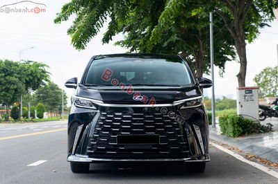Xe Lexus LM 500h 2024