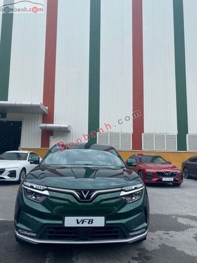 Xe VinFast VF8 Eco 2025