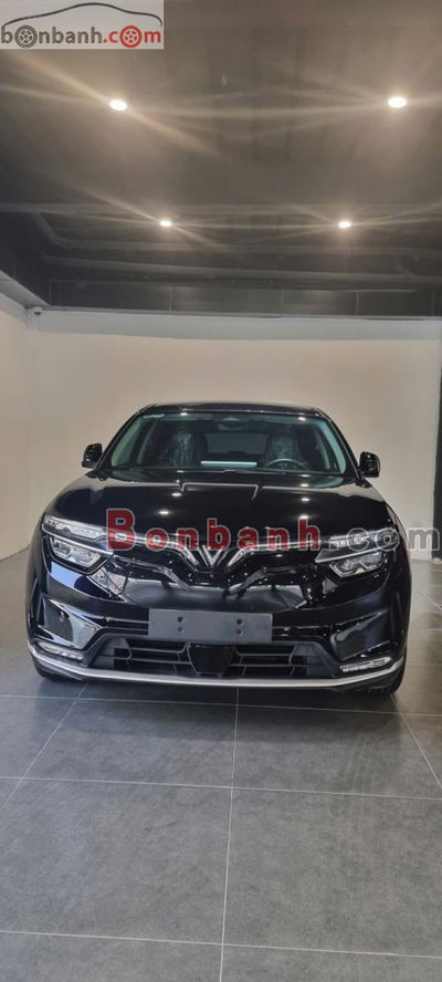 Xe VinFast VF8 Eco 2023