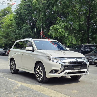 Xe Mitsubishi Outlander 2.0 CVT 2022