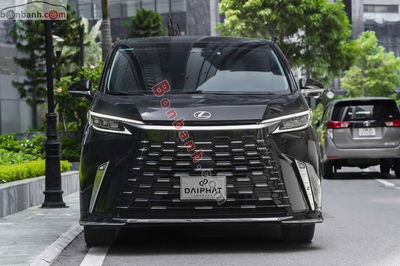 Xe Lexus LM 500h 2024