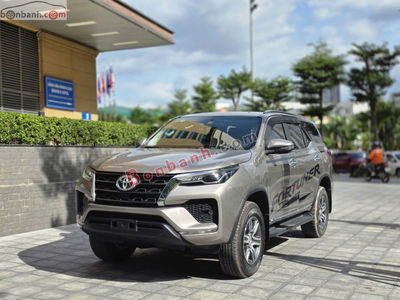 Xe Toyota Fortuner 2.4L 4x2 AT 2022