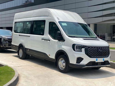 Transit Premium 18 chỗ màu Trắng xe sẵn giao ngay