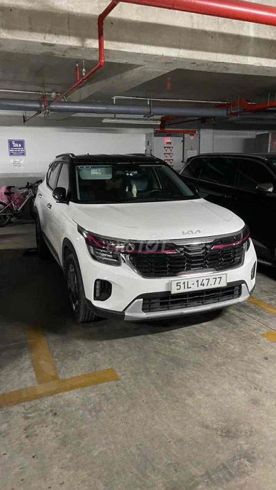 Kia Seltos 2025 Premium 1.5 AT - 4000 km