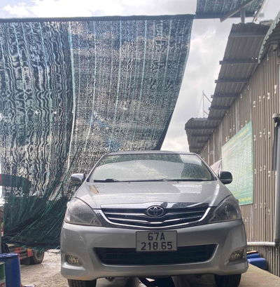 Toyota Innova 2009 G - 200000 km