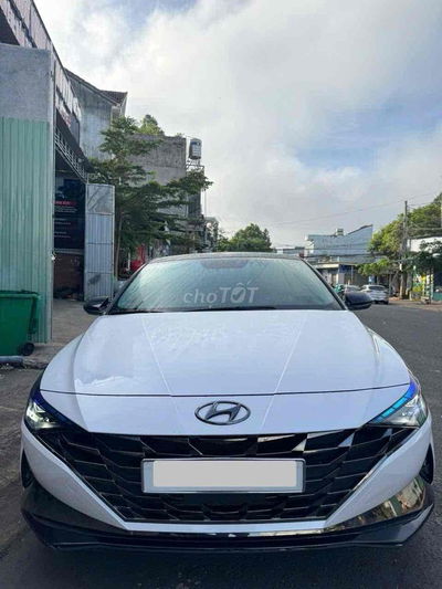 Hyundai Elantra 2023 1.6 AT Đặc biệt - xe gia đình