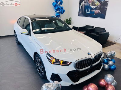 Xe BMW 5 Series 530i M Sport 2025