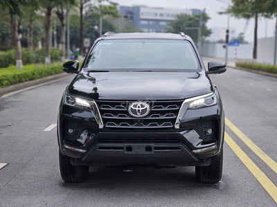 Toyota Fortuner 2024 2.7L 4x2 AT 7,000 km như mới.